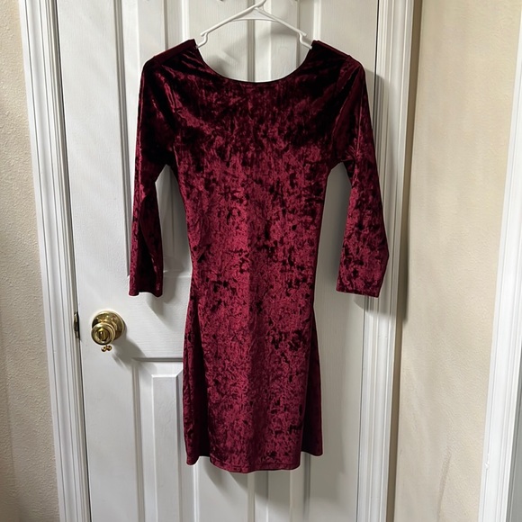 Burgundy velvet dress - Picture 1 of 4